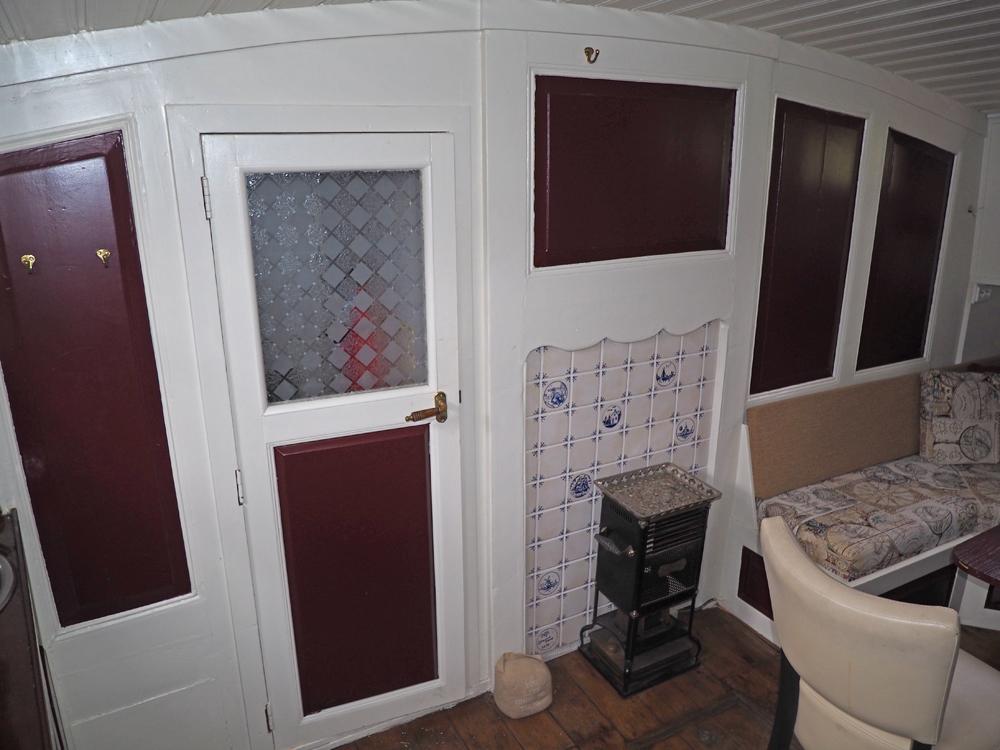 Aft cabin, Accommodation